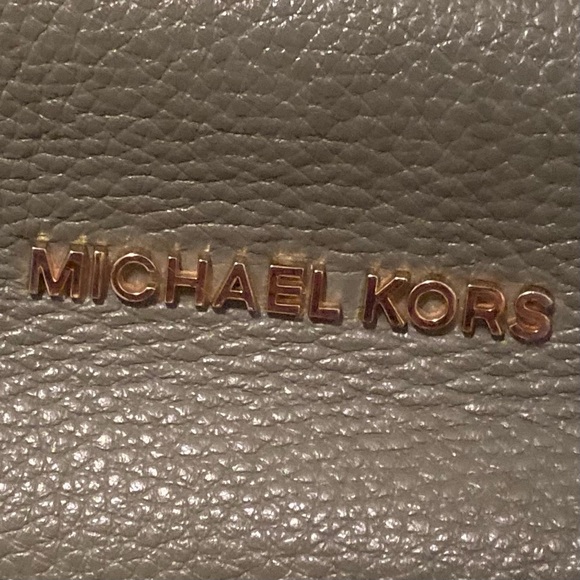 Michael Kors Raven Leather shoulder bag - Picture 2 of 10